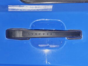 Embellecedor Porsche instalado en manilla de VW Golf MK2