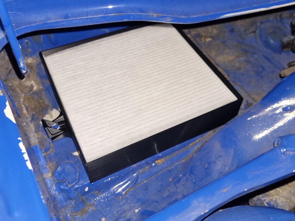 filtro habitáculo instalado VW Golf MK2 con soporte