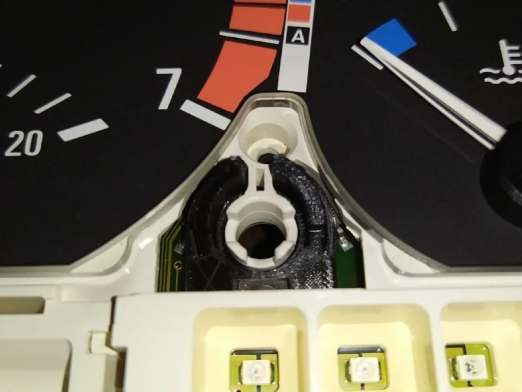 Ubicación pieza reparación reloj BMW Serie 3 E46 en cuadro de instrumentos