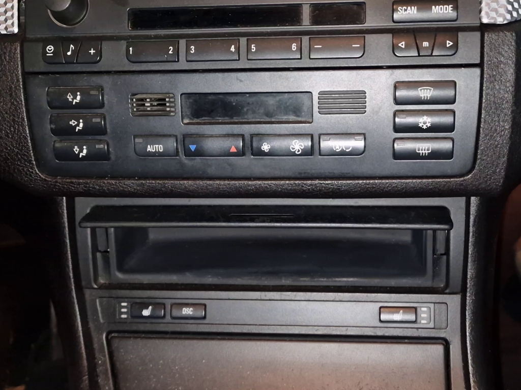 Posición original clima BMW Serie 3 E46 antes de recolocación