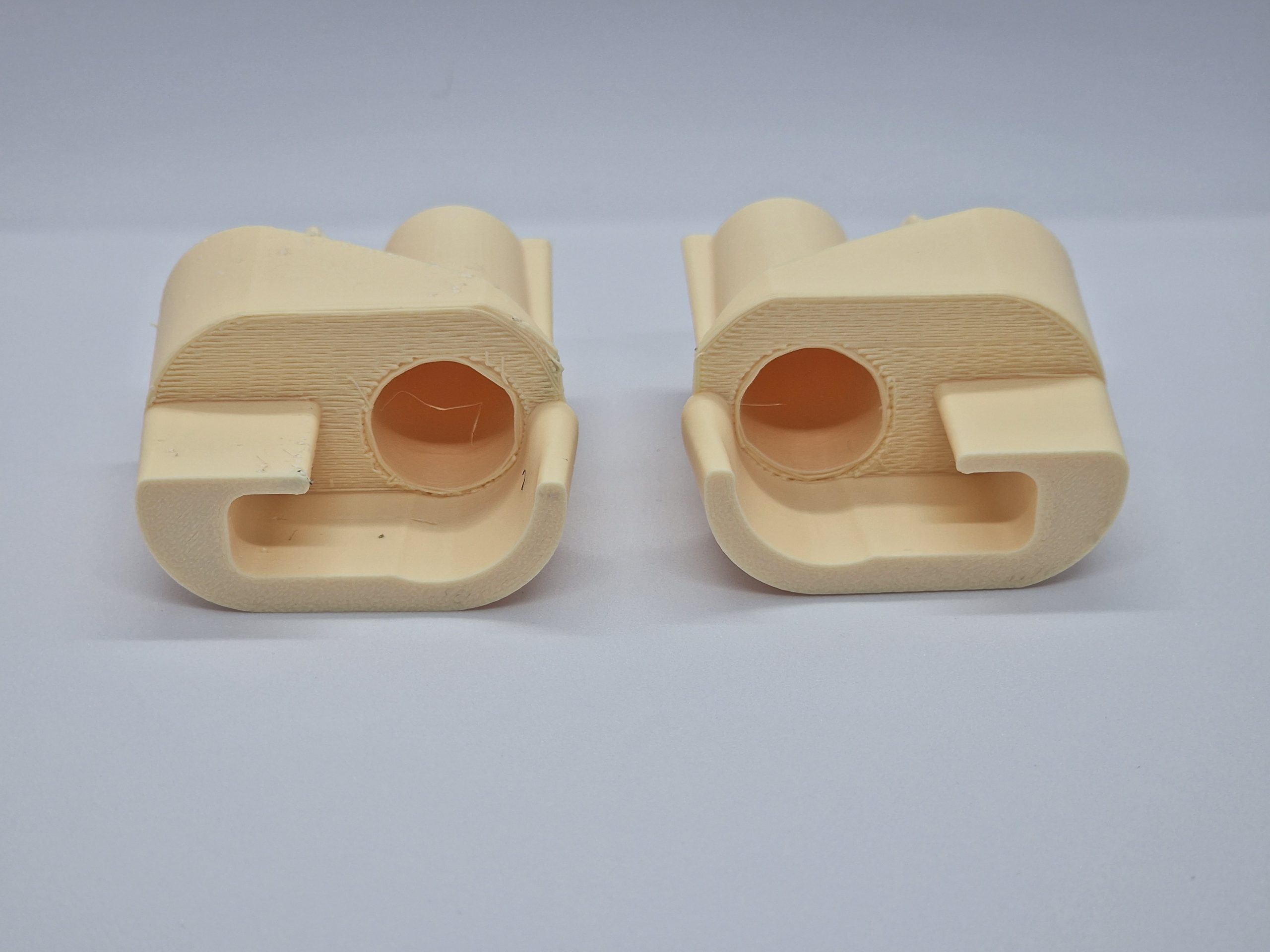 Nissan Terrano R20 Soporte maletero ÔÇö Terrano - Imagen 3