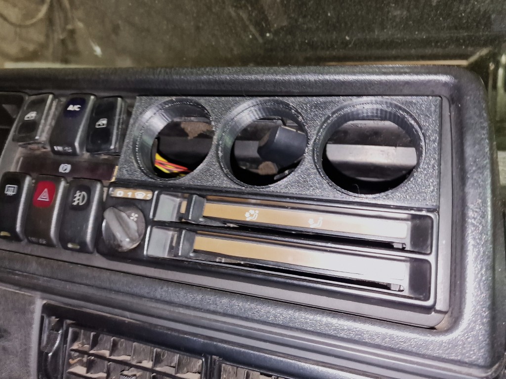 embellecedor consola VW Golf MK2 instalado salpicadero